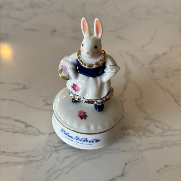 Sekiguchi Blue Velvet Bunny Music Box, made in Japan, mama rabbit - Picture 9 of 9